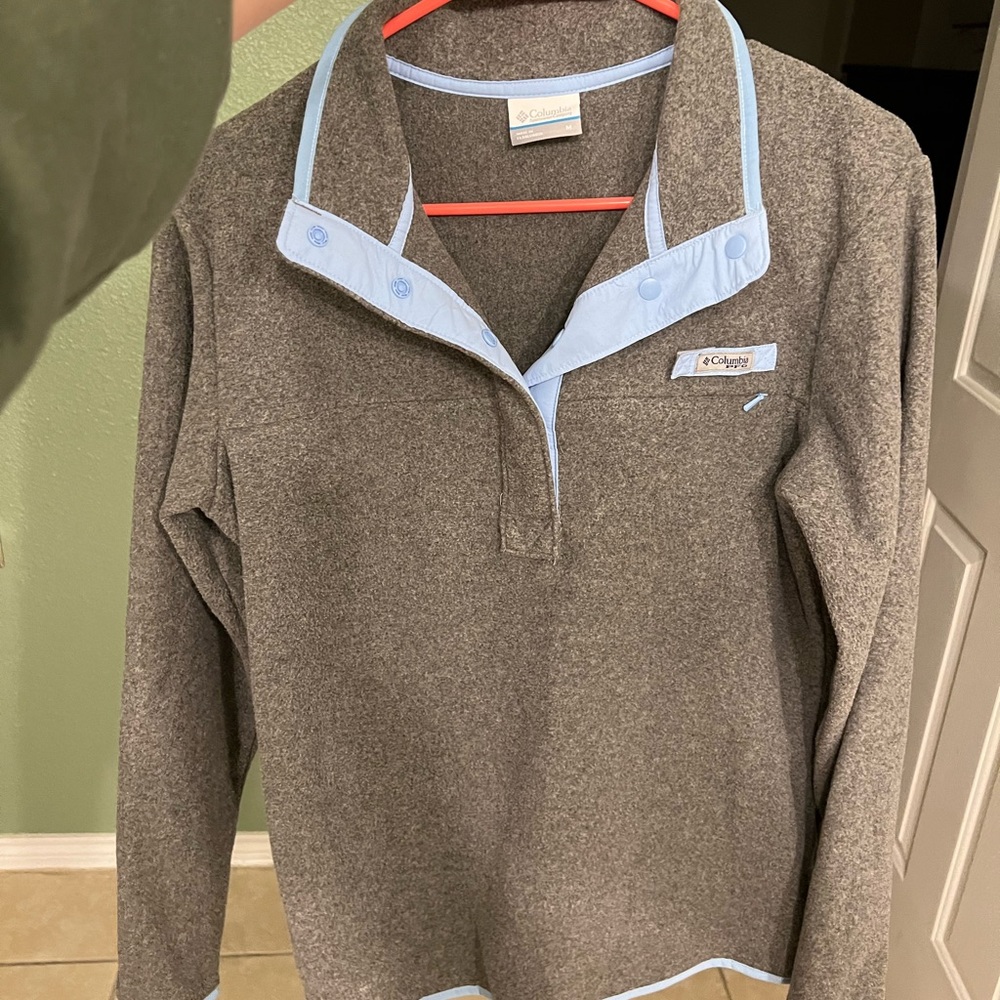 Women’s columbia pfg snap sweater M